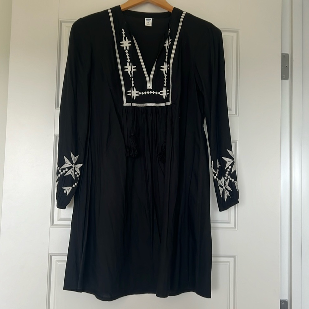 Old Navy Embroidered Long Sleeve Dress